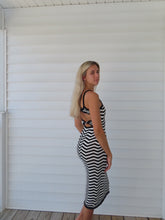 Load image into Gallery viewer, Black & White Chevron Knit Midi Dress