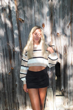Load image into Gallery viewer, Cropped Knit Black and brown Sweater