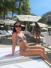 Load image into Gallery viewer, Mono-wave Bikini Set