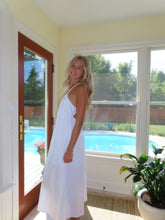 Load image into Gallery viewer, White Maxi Dress