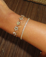 Load image into Gallery viewer, Flower Gemstone Bracelet - Juniper