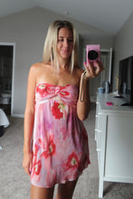 Load image into Gallery viewer, Pink Floral Pleated Strapless Mini Dress
