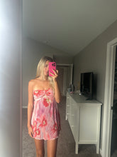 Load image into Gallery viewer, Pink Floral Pleated Strapless Mini Dress
