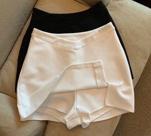 V Front Mini Skirt Black/White