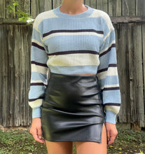 Load image into Gallery viewer, Cropped Knit Black and Blue Sweater
