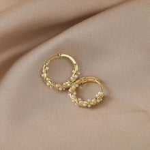 Load image into Gallery viewer, Pearl Gold Hoop
