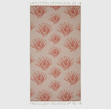 Load image into Gallery viewer, Seashell beach towel
