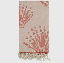 Load image into Gallery viewer, Seashell beach towel
